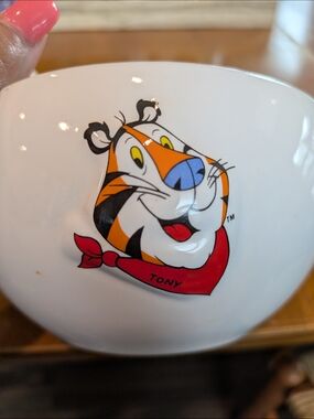 Tony the Tiger Kellogg’s Cereal Bowls Set of 2 Vintage 2001
